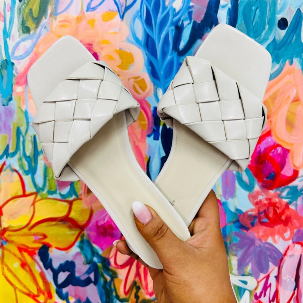 NIB - Soda - Off-White Sandals - Woman's Size 10